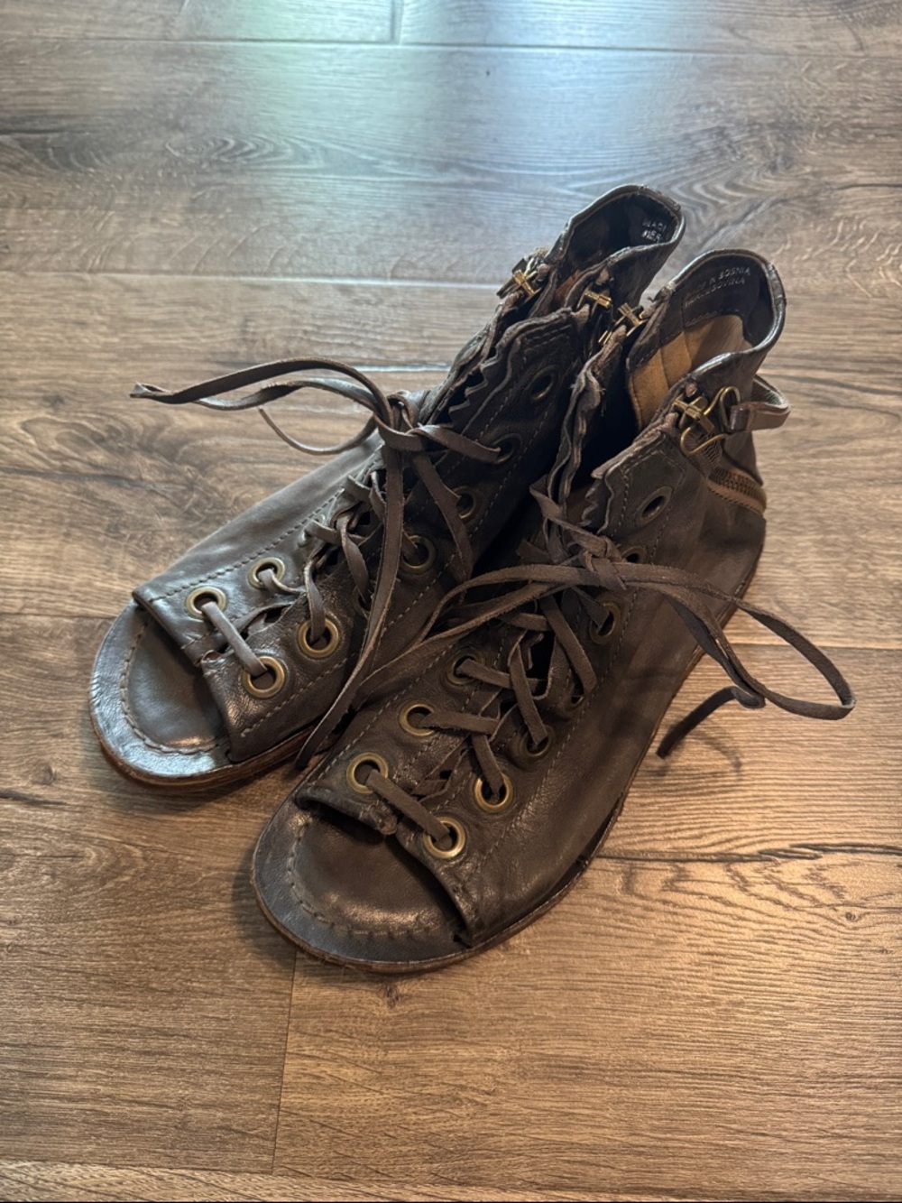 Rhett - Picture 2 of 6